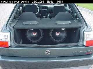 showyoursound.nl - Corrado G60 Install with Rockford/Alpine - Elthjo 1.8G60 - mvc-882s.jpg - De kofferbak met 2 subwoofers van Rockford en twee 4 kanaals versterkers van JBL in de bodem, natuurlijk mocht een CD-wisselaar van Alpine ook niet ontbreken evenals de 3weg speakers van JBL in de Hoedenplank.